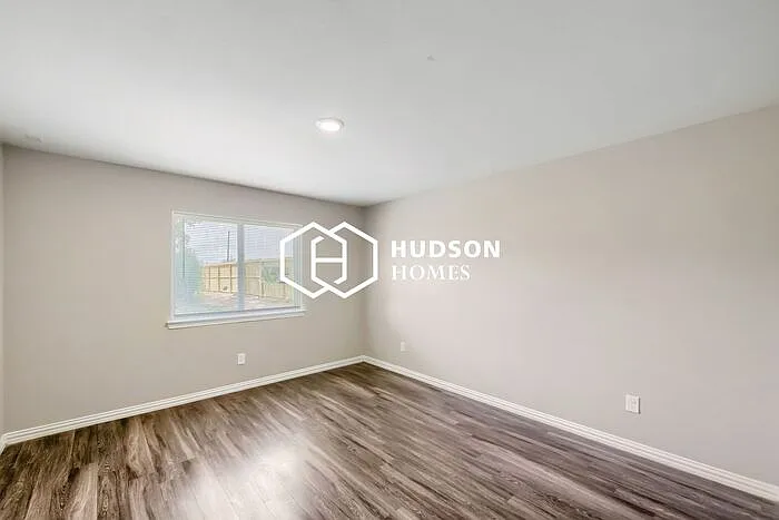 7116 Bywood St — Photo 3