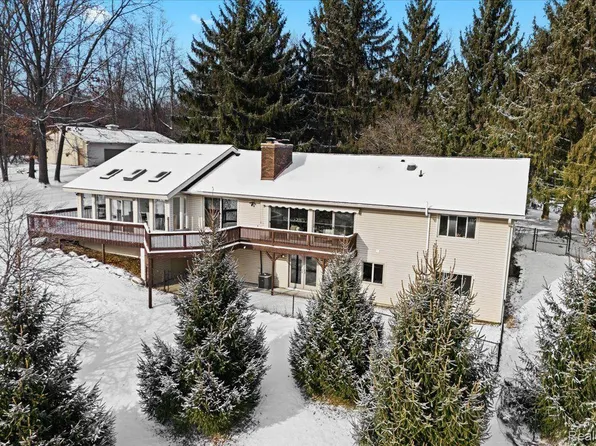 4460 Seim Rd, Howell, MI 48843