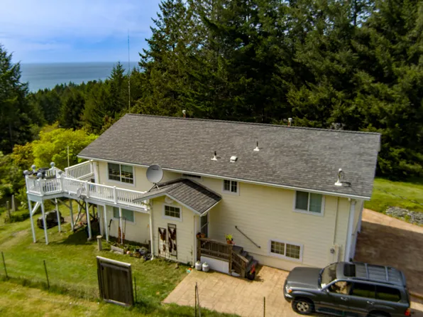 520 Redwood Rd, Whitethorn, CA 95589
