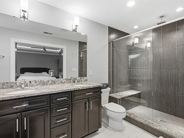 390 Bradley St — Photo 15