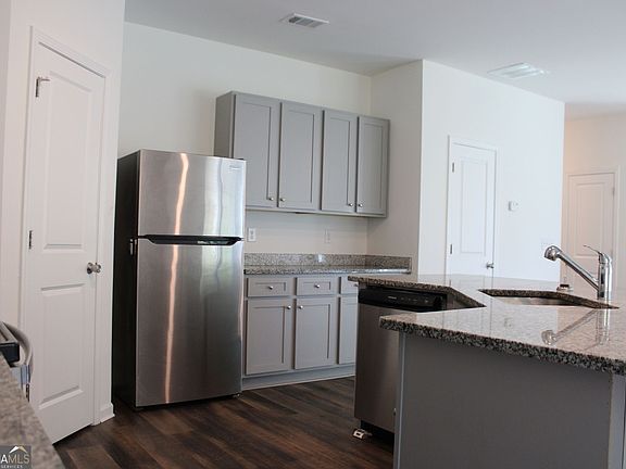5th image of 9220 Golfview Cir