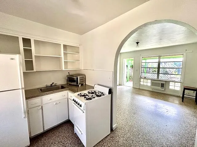 2 bed, 1.0 bath, 1370 sqft, $1,850 — Photo 3