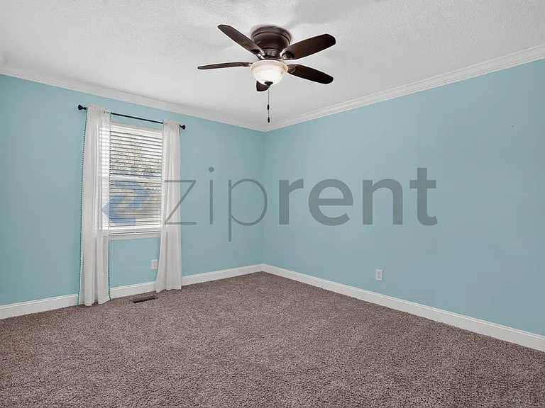 906 Diamond Cir — Photo 18
