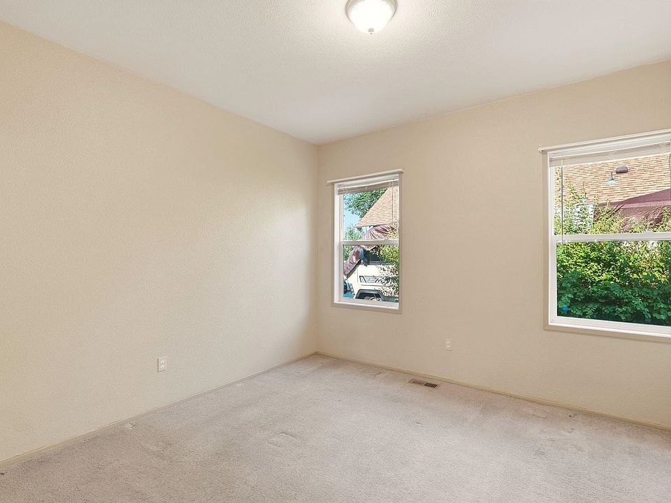 17th image of 817 E Wabash Ave