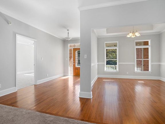 5th image of 2389 Eastwood Dr