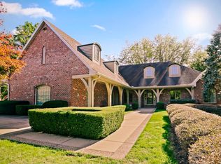 37 Sunset Rd, Bloomington, IL 61701