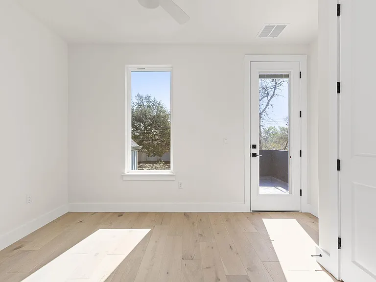 1402 Summit St #B — Photo 22
