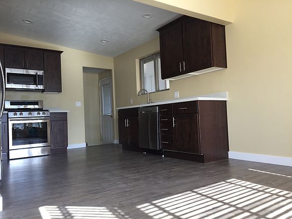 3rd image of 361 E Georgia Cir