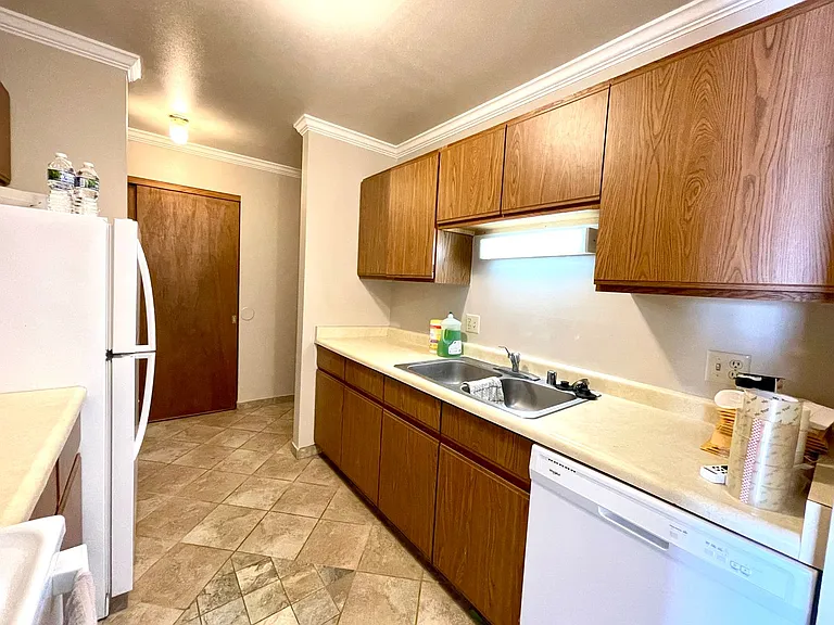 N114W15846 Sylvan Cir — Photo 16