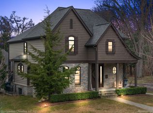 202 Wimbleton Dr, Birmingham, MI 48009