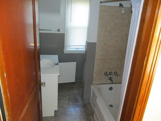 2nd image of 3127 Primrose Ln