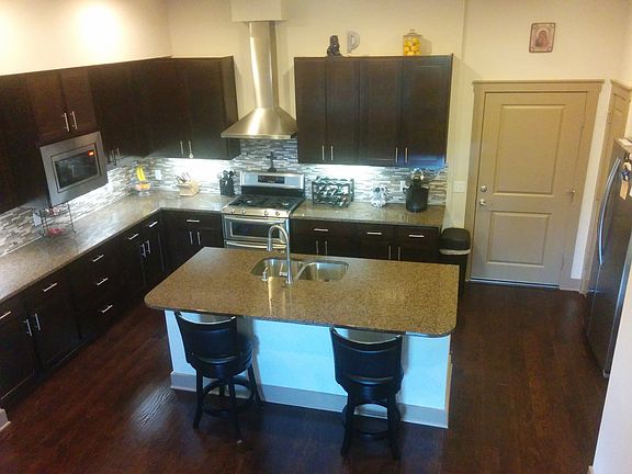 Modern Kitchen on 1st FL!