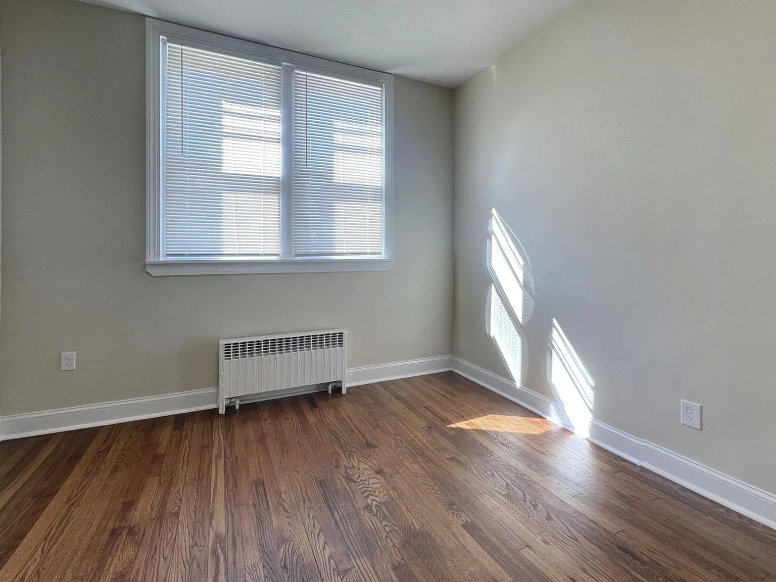 2 bed, 1.0 bath, 1600 sqft, $1,400 — Photo 3