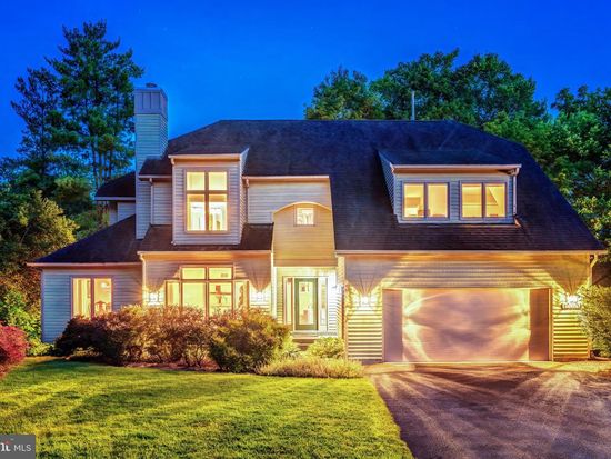 12021 Walnut Branch Rd, Reston, VA 20194
