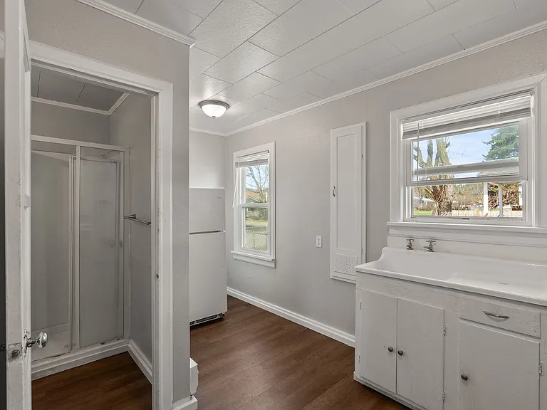 4210 N Avalon Rd — Photo 2