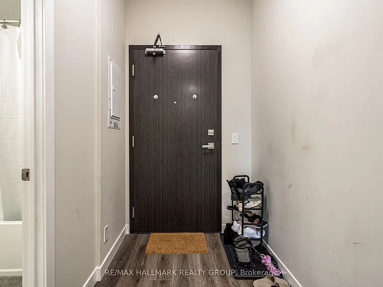 15 Queen St S #1006 — Photo 6