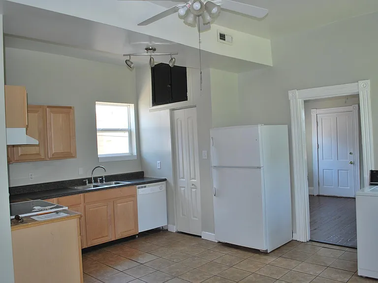 907 Norton St — Photo 3