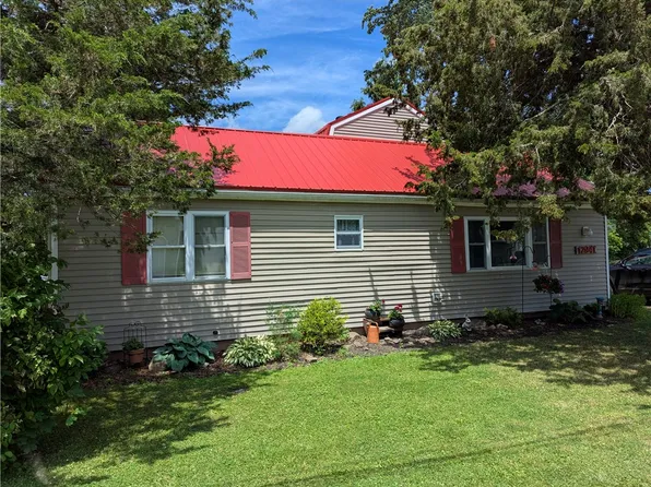 12941 S Hillcrest Dr, Albion, NY 14411