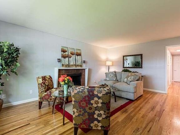 2nd image of 3449 Cabrillo Ave