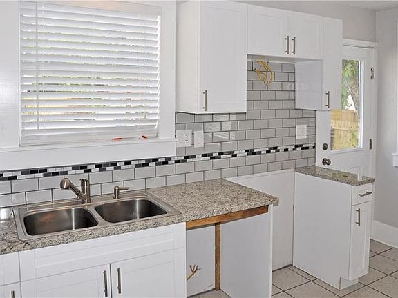 4th image of 935 19th Ave S