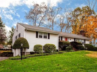 34 Davenport Ridge Ln, Stamford, CT 06903