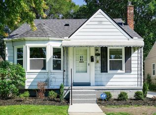19977 Elkhart St, Harper Woods, MI 48225