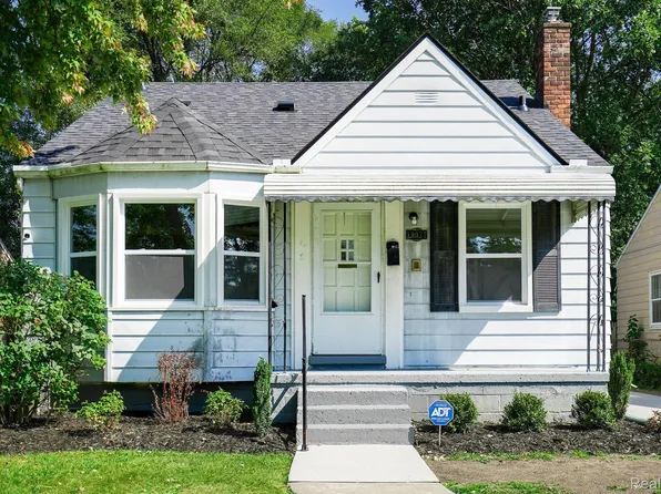 19977 Elkhart St, Harper Woods, MI 48225