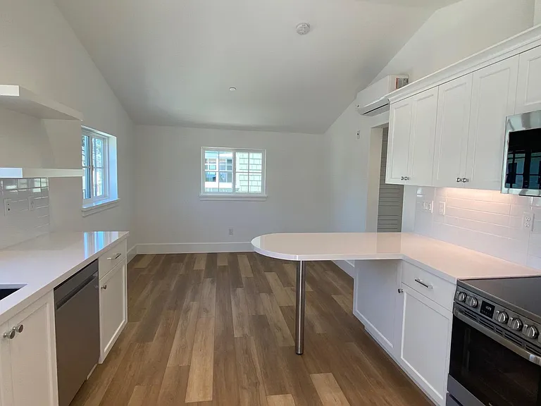 205 Oak Tree Cir — Photo 2