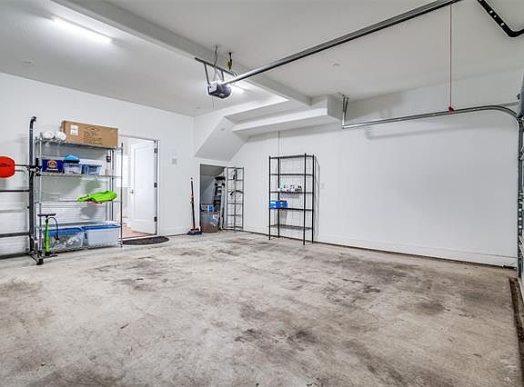 4th image of 4906 Live Oak St Unit 2