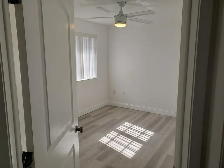 18616 SW 100th Ave — Photo 8