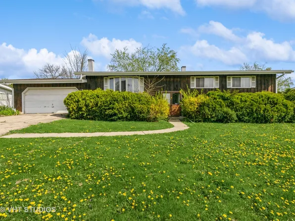 907 W North Ave, Lake Bluff, IL 60044
