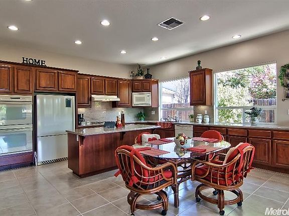 4th image of 368 Crescent Dr