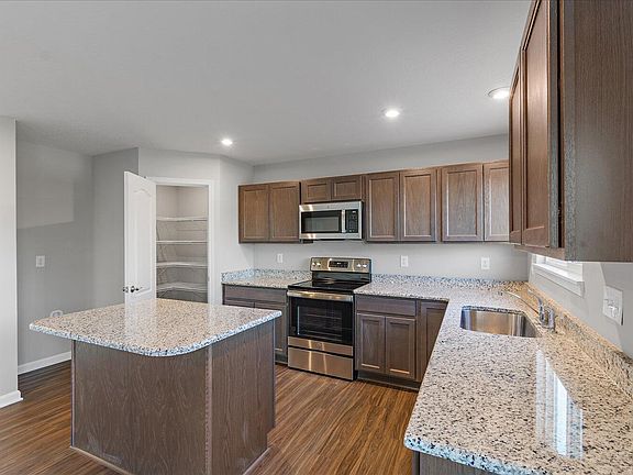 4th image of 1699 Cherry Blossom Dr