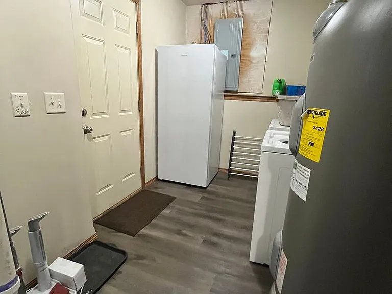 8204 S Hughes Ave #2 — Photo 6