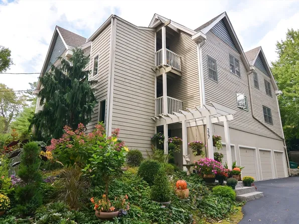227 Reservoir St APT 4, Norton, MA 02766