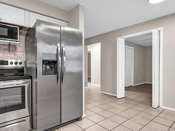 5th image of 2545 Hillsdale Ave APT A