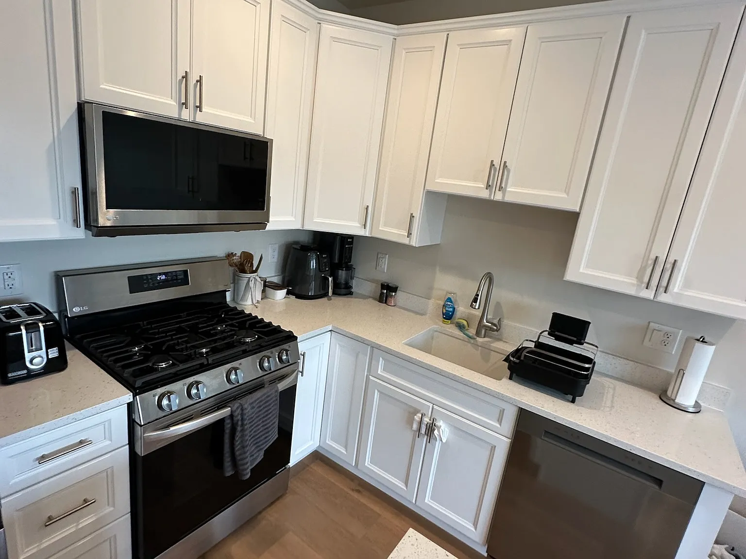 1 bed, 600 sqft, $1,900 — Photo 3