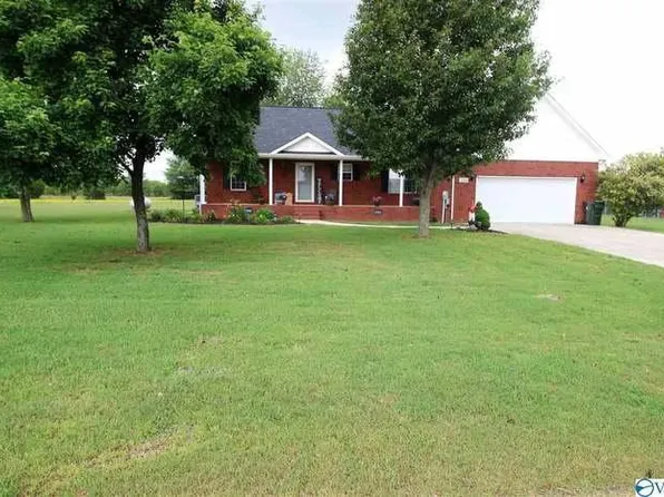 108 Blue Water Dr, Hazel Green, AL 35750