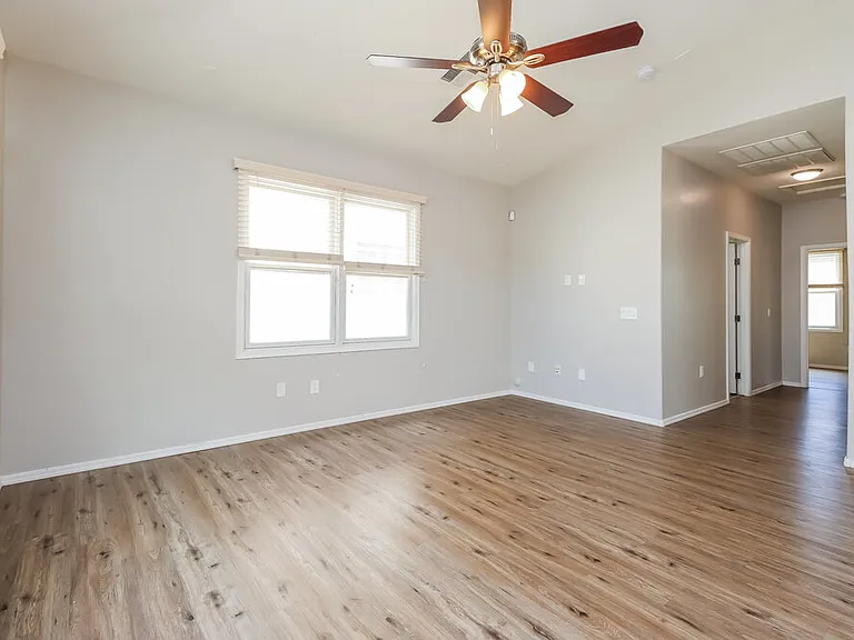 4068 E Windsor Dr — Photo 7