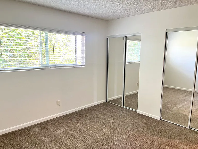 210 Quintard St — Photo 12