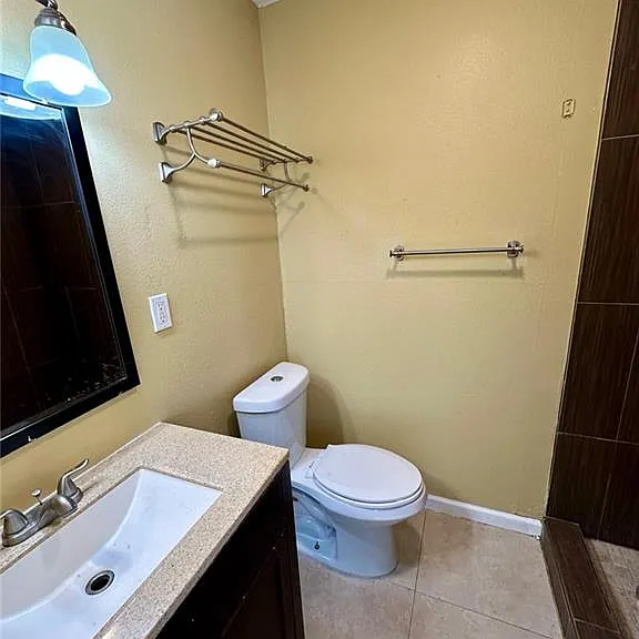 823 S 17th Ave — Photo 8