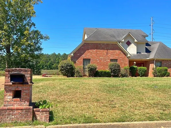6319 Cedarwood Dr, Jackson, MS 39213