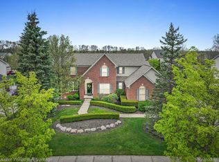 1353 Coach House Ln, South Lyon, MI 48178