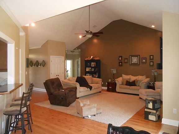 4th image of 4458 Country Oak Dr