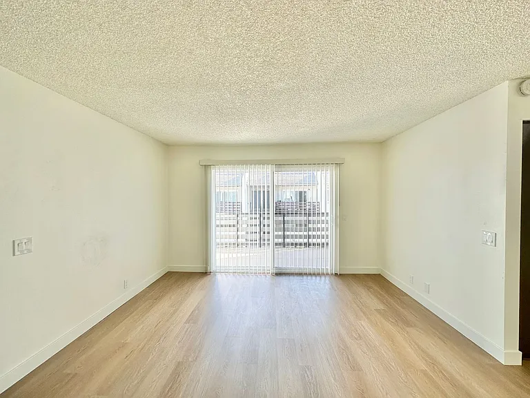 Bolsa Gardens Apartment Homes — Photo 8