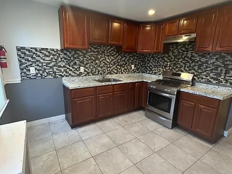 182 Seymour Ave #1 — Photo 2