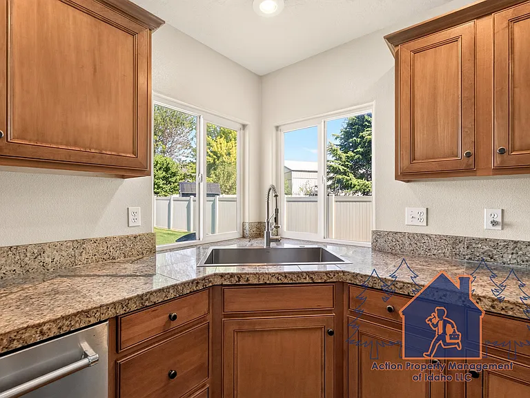 3170 N Lancer Ave — Photo 17