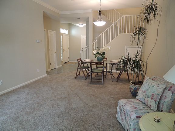 4th image of 92 Amberfield Ln