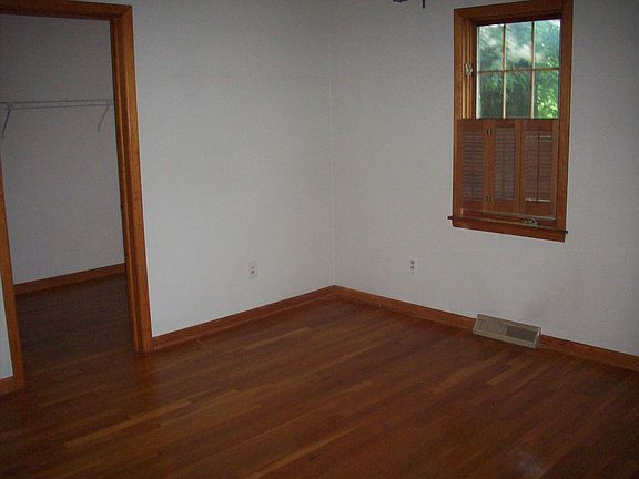 3rd image of 325 Claymore Blvd