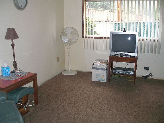 4th image of 320 Park St